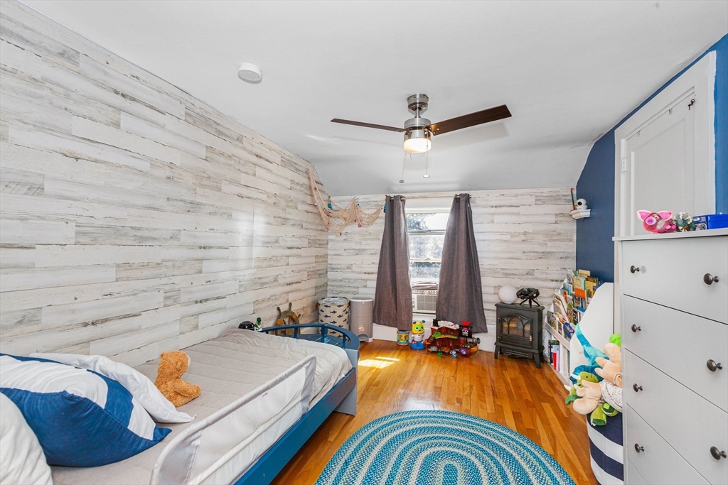 4 bed, 2 bath apartment for rent at 1079 Shirley St, Point Shirley — photo 25 of 33