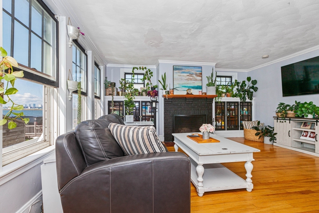 4 bed, 2 bath apartment for rent at 1079 Shirley St, Point Shirley — photo 3 of 33