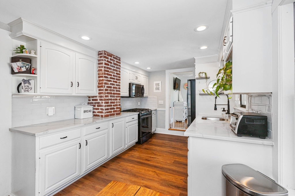 4 bed, 2 bath apartment for rent at 1079 Shirley St, Point Shirley — photo 12 of 33