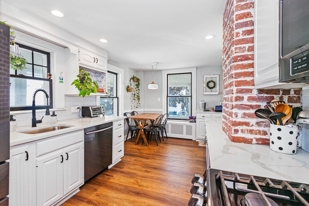 4 bed, 2 bath apartment for rent at 1079 Shirley St, Point Shirley — photo 9 of 33