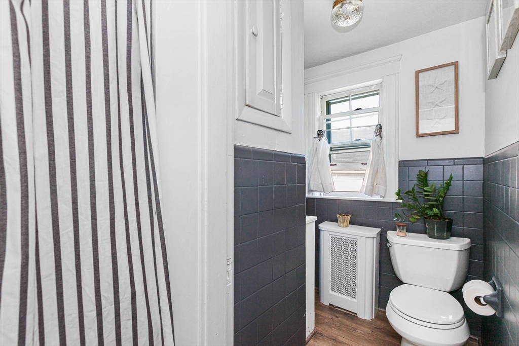 4 bed, 2 bath apartment for rent at 1079 Shirley St, Point Shirley — photo 14 of 33