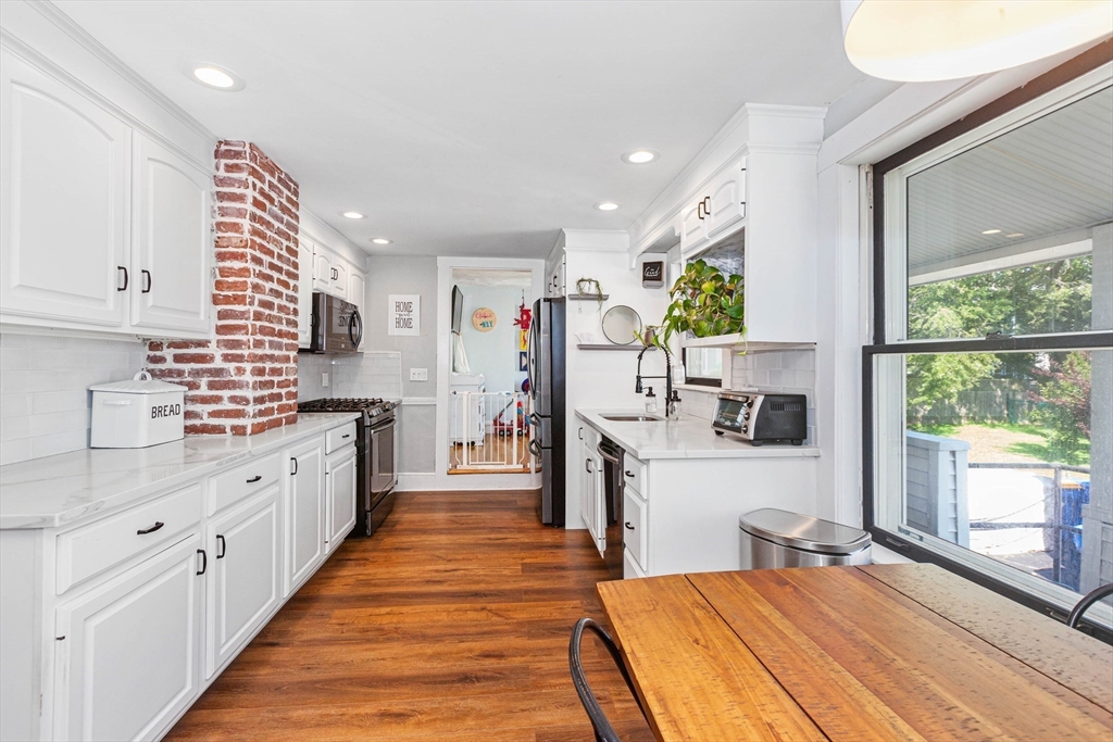 4 bed, 2 bath apartment for rent at 1079 Shirley St, Point Shirley — photo 11 of 33
