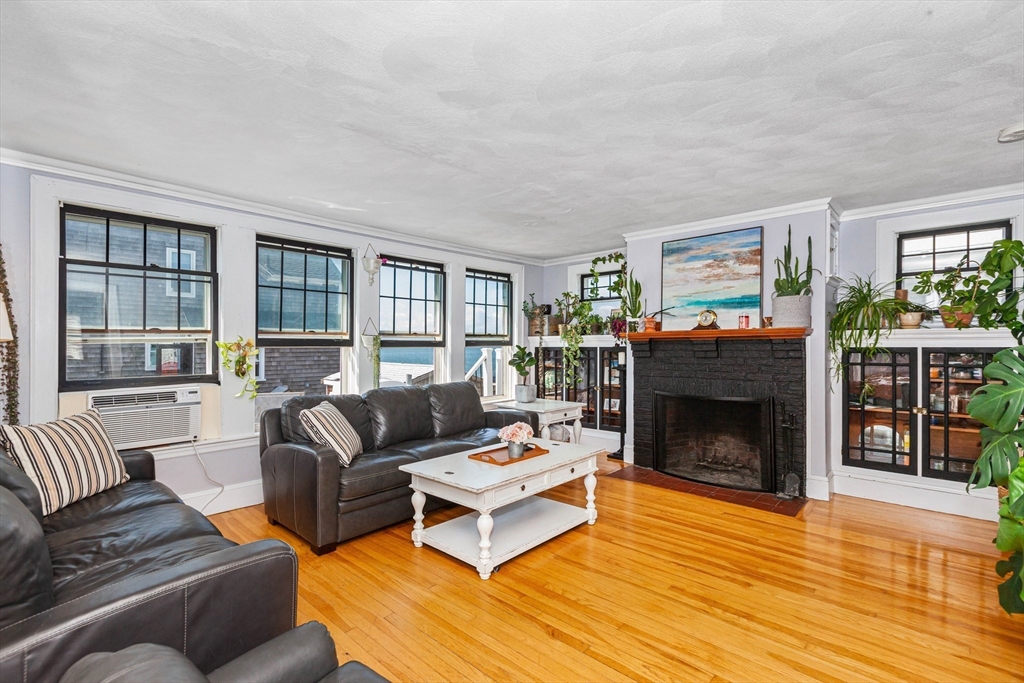 4 bed, 2 bath apartment for rent at 1079 Shirley St, Point Shirley — photo 2 of 33