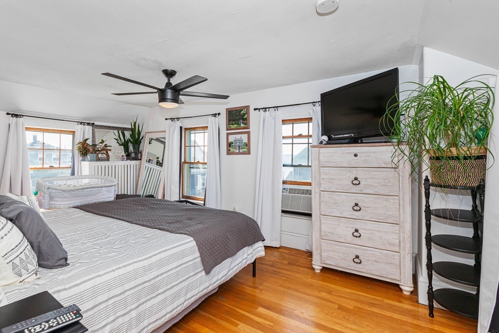 4 bed, 2 bath apartment for rent at 1079 Shirley St, Point Shirley — photo 17 of 33
