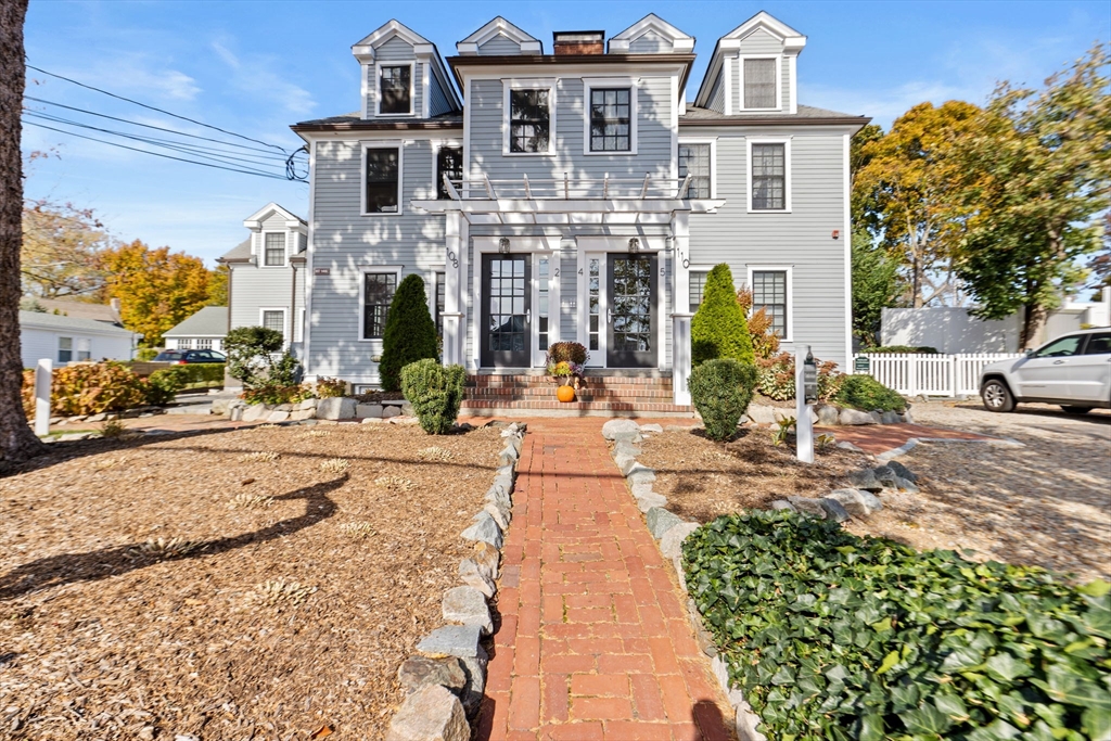 2 bed, 2 bath apartment for rent at 108-110 Elm St Unit 2, Cohasset — photo 1 of 21