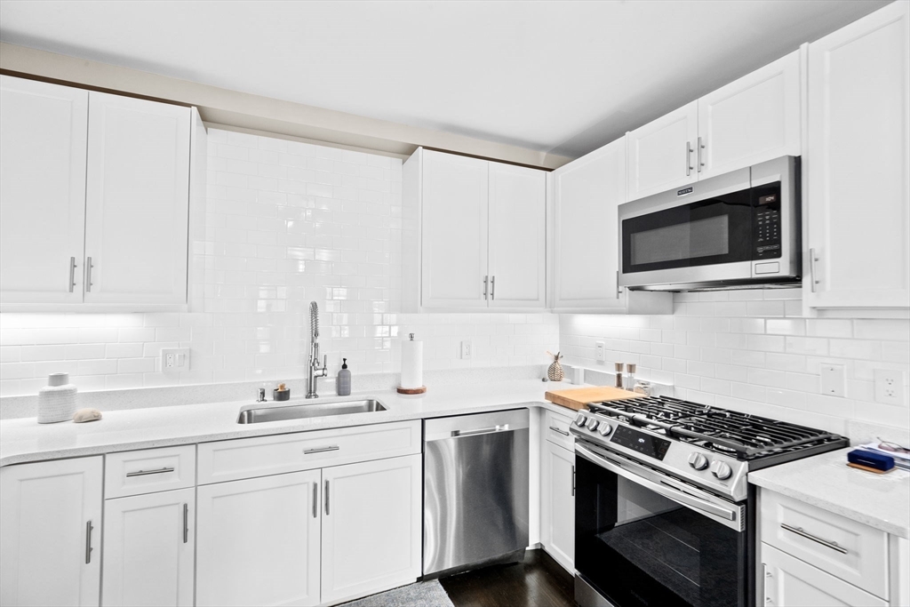 2 bed, 2 bath apartment for rent at 108-110 Elm St Unit 2, Cohasset — photo 9 of 21
