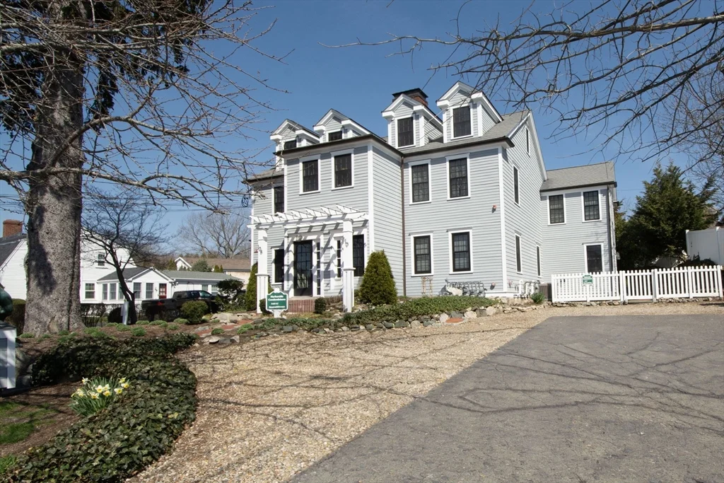 2 bed, 2 bath apartment for rent at 108-110 Elm St Unit 3, Cohasset — photo 1 of 29