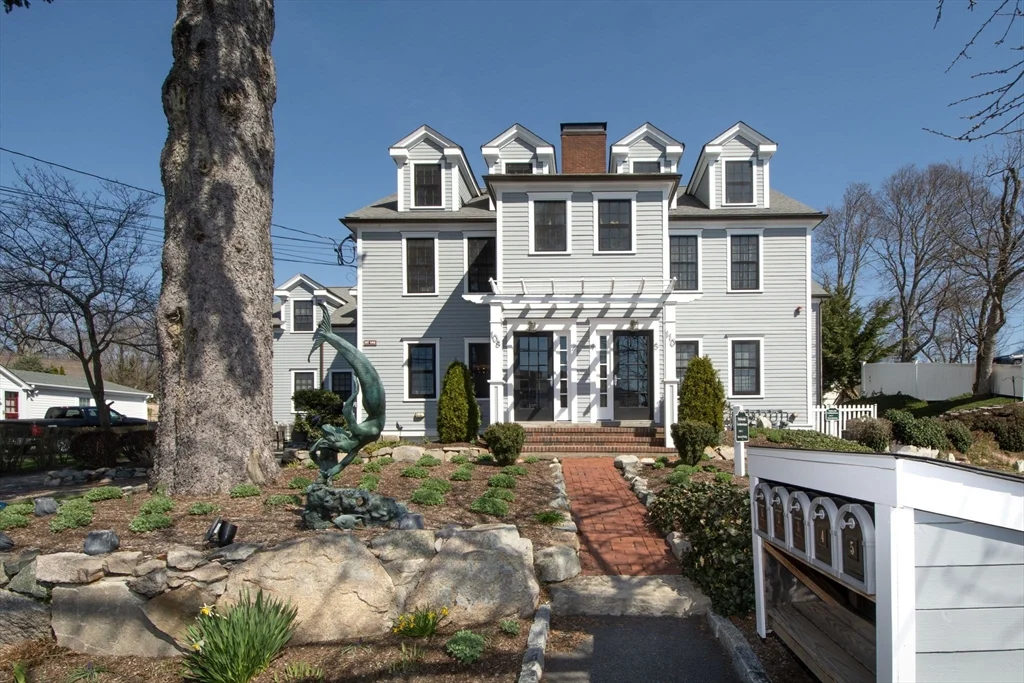 2 bed, 2 bath apartment for rent at 108-110 Elm St Unit 3, Cohasset — photo 2 of 29