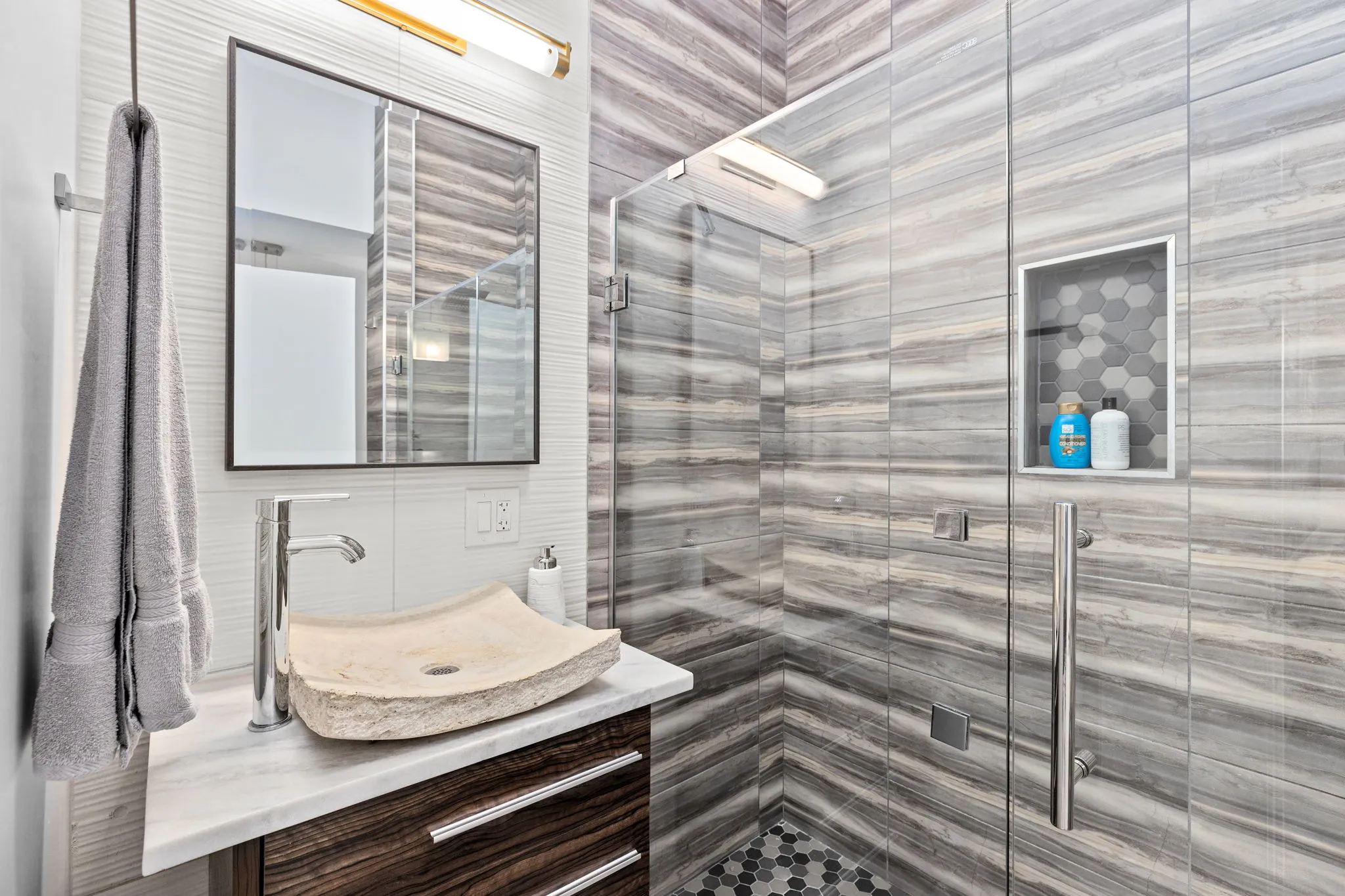 2.5 bed, 2 bath apartment for rent at 108-110 Trenton St Unit 1, East Boston — photo 5 of 35