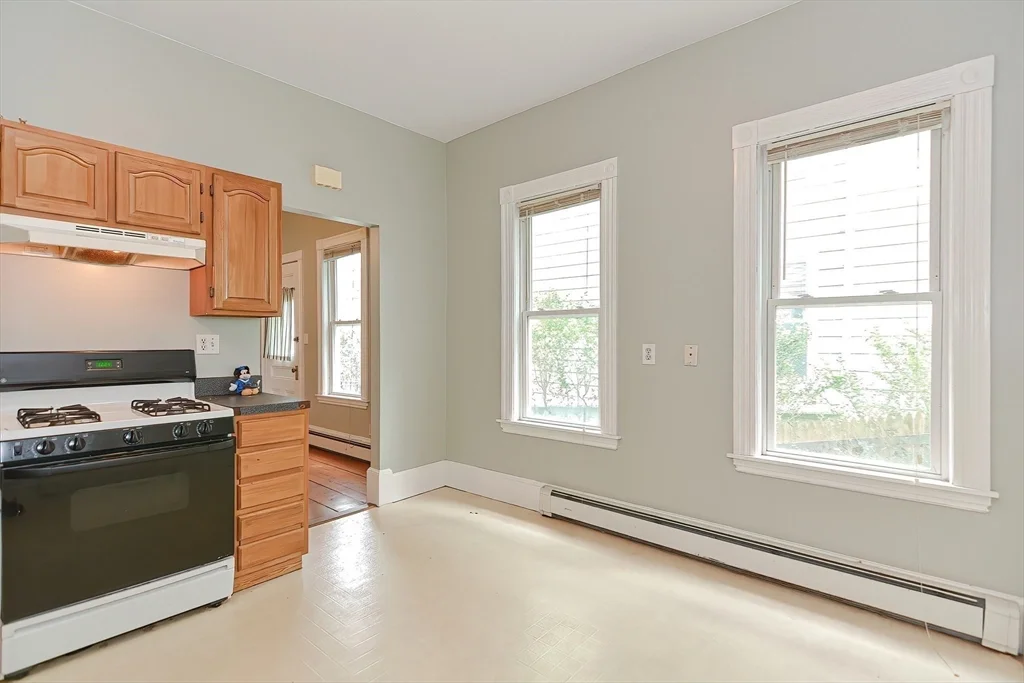 2 bed, 1 bath apartment for rent at 108 Beacon St Unit 1, Spring Hill — photo 2 of 12