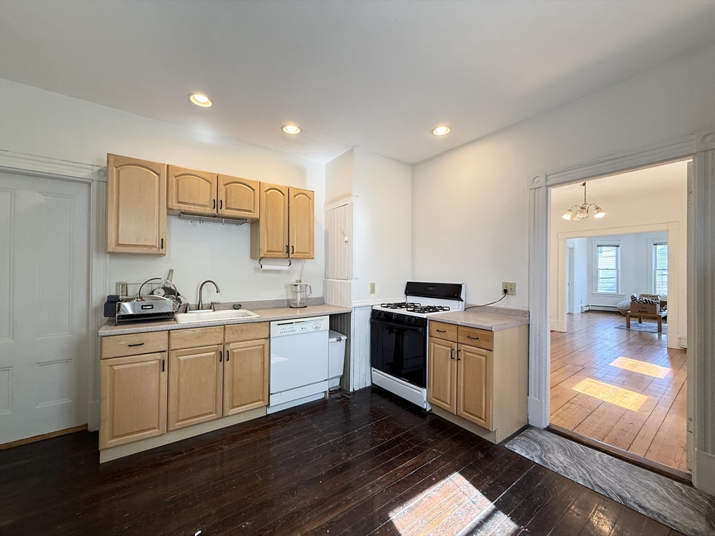 3 bed, 1 bath apartment for rent at 108 Beacon St Unit 2, Inman Square — photo 6 of 15