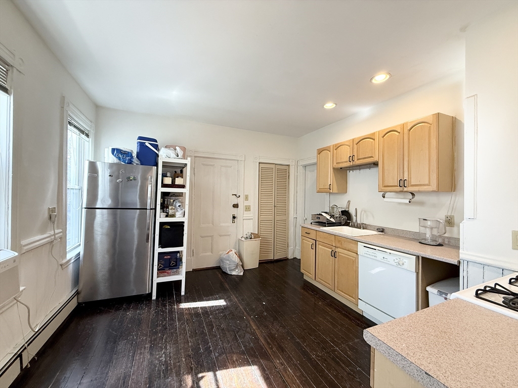 3 bed, 1 bath apartment for rent at 108 Beacon St Unit 2, Inman Square — photo 5 of 15