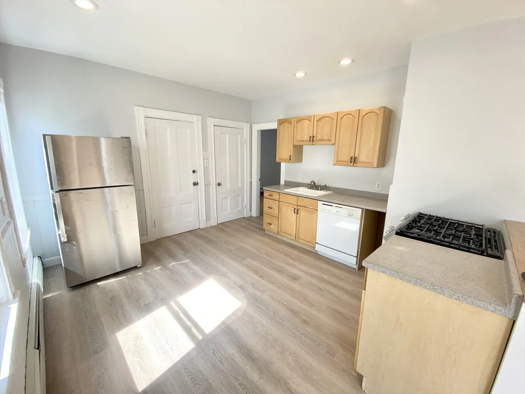 3 bed, 1 bath apartment for rent at 108 Beacon St Unit 3, Inman Square — photo 2 of 5