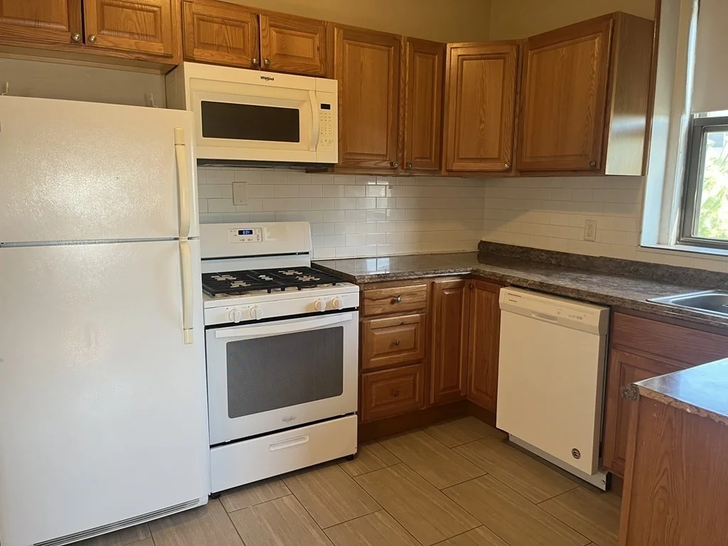 1 bed, 1 bath apartment for rent at 108 Bristol Rd Unit 8, Ball Square — photo 2 of 18