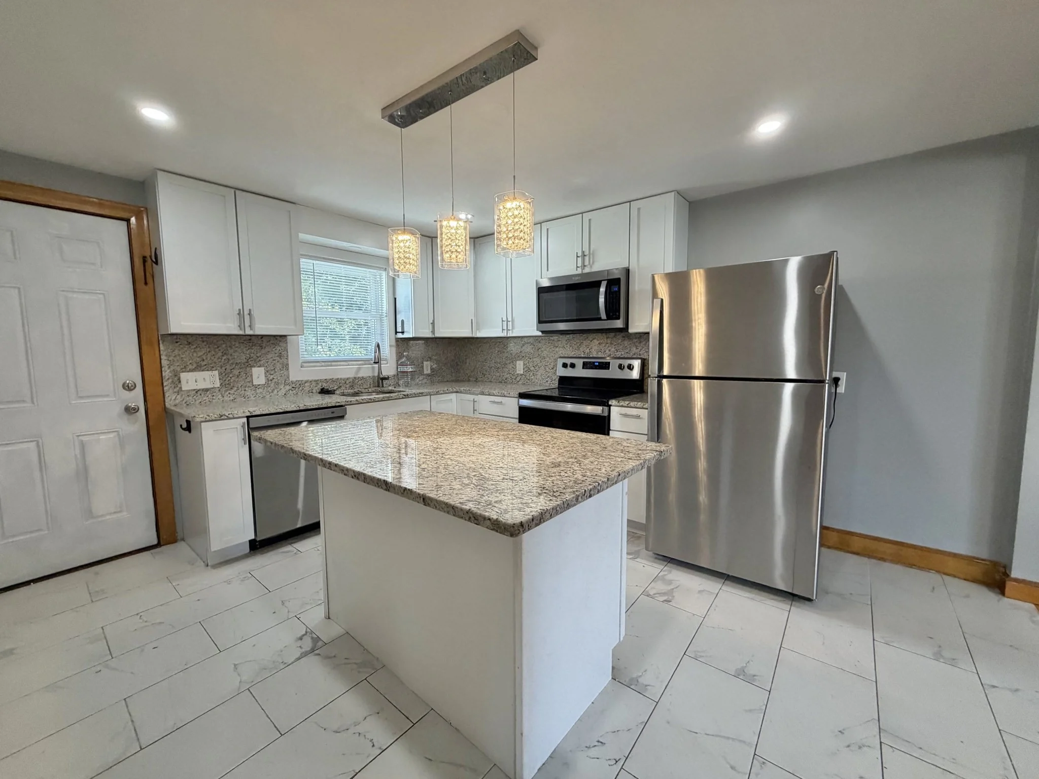 3 bed, 1 bath apartment for rent at 108 Brookline St, Watertown — photo 3 of 21