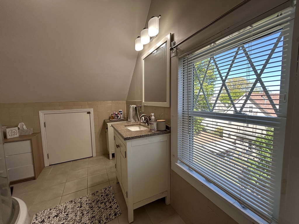 4 bed, 3 bath apartment for rent at 108 Brooks St Unit Single, Brighton — photo 22 of 30