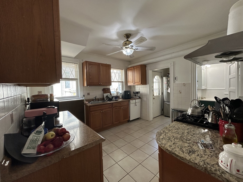 4 bed, 3 bath apartment for rent at 108 Brooks St Unit Single, Brighton — photo 3 of 30