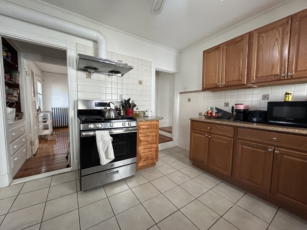 4 bed, 3 bath apartment for rent at 108 Brooks St Unit Single, Brighton — photo 4 of 30