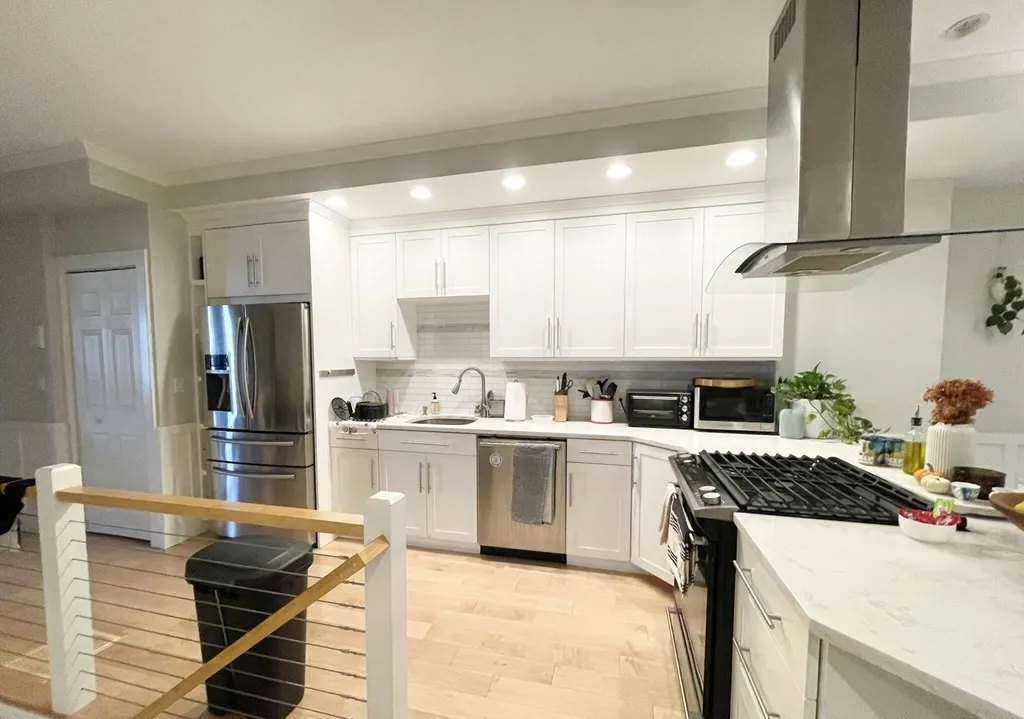 4 bed, 2 bath apartment for rent at 108 Buttonwood Unit 1, Boston — photo 2 of 12