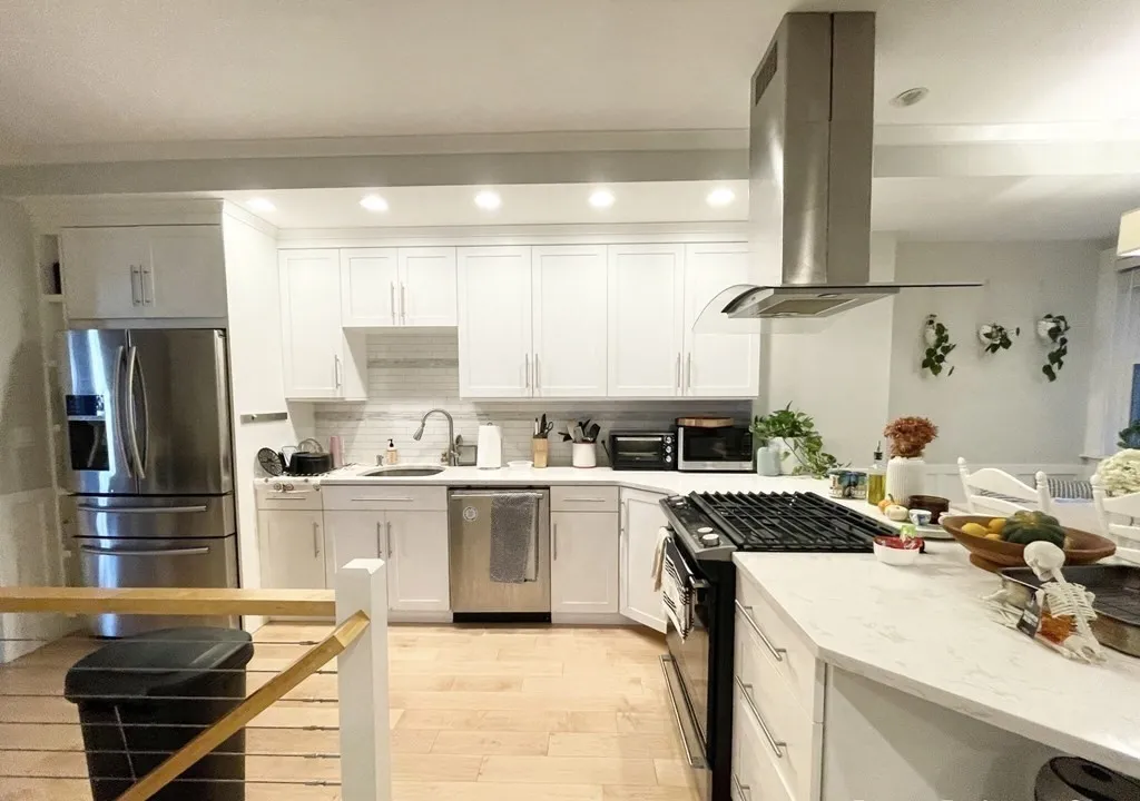 4 bed, 2 bath apartment for rent at 108 Buttonwood Unit 1, Boston — photo 3 of 12