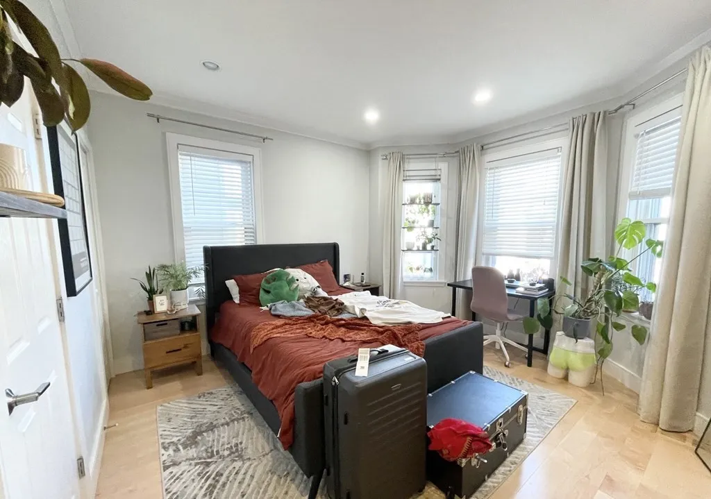 4 bed, 2 bath apartment for rent at 108 Buttonwood Unit 1, Boston — photo 10 of 12