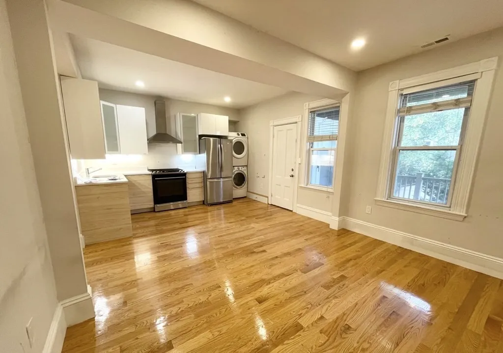 3 bed, 1 bath apartment for rent at 108 Buttonwood Unit 2, Dorchester — photo 2 of 10