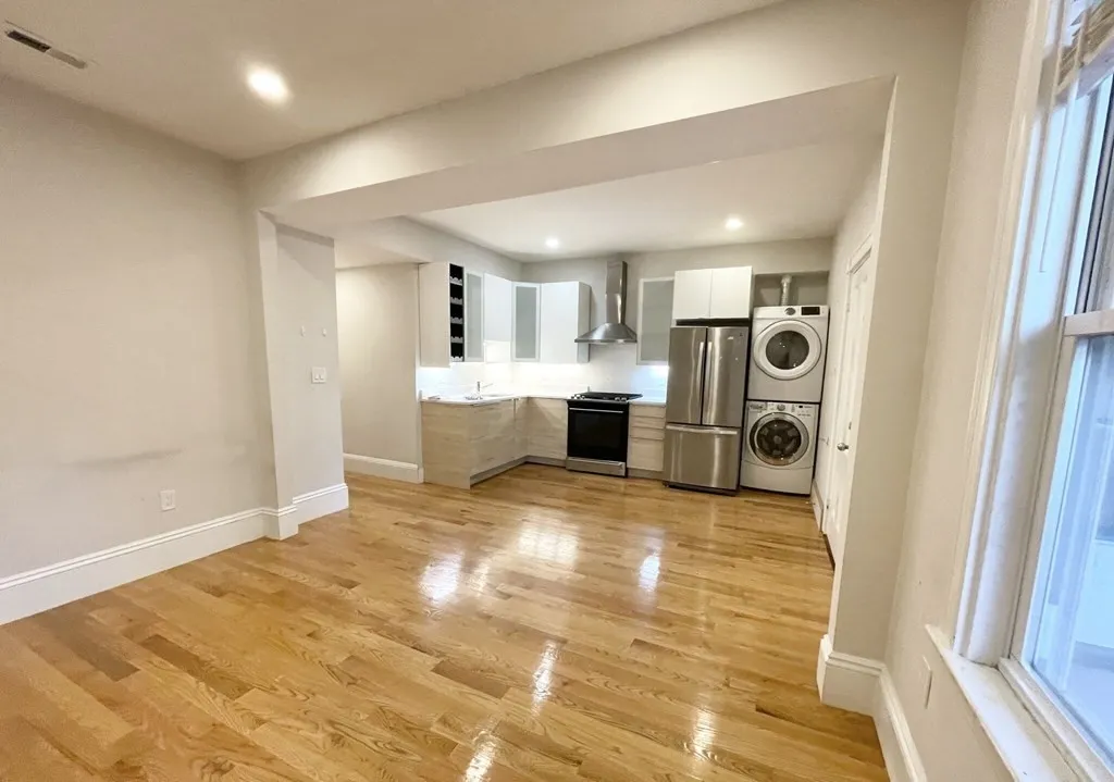 3 bed, 1 bath apartment for rent at 108 Buttonwood Unit 2, Dorchester — photo 1 of 10