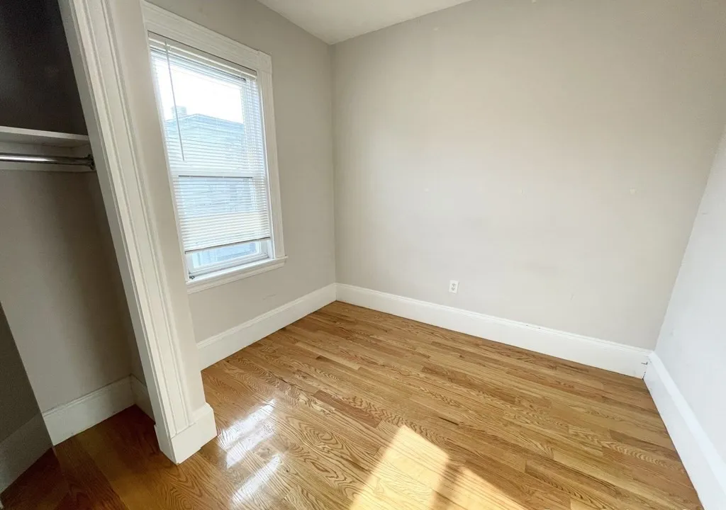 3 bed, 1 bath apartment for rent at 108 Buttonwood Unit 2, Dorchester — photo 7 of 10