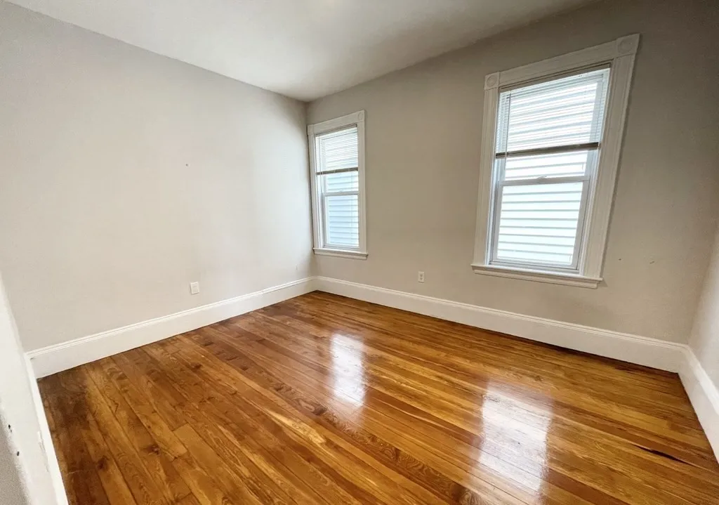3 bed, 1 bath apartment for rent at 108 Buttonwood Unit 2, Dorchester — photo 4 of 10