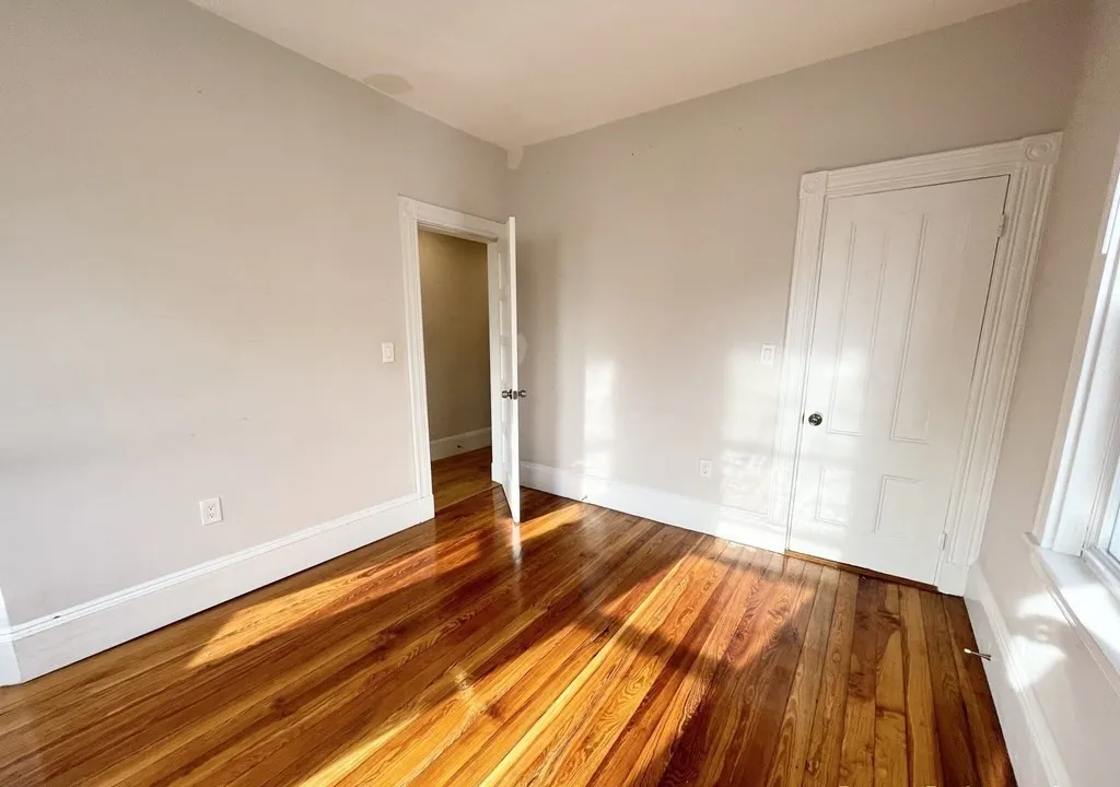 3 bed, 1 bath apartment for rent at 108 Buttonwood Unit 2, Dorchester — photo 5 of 10
