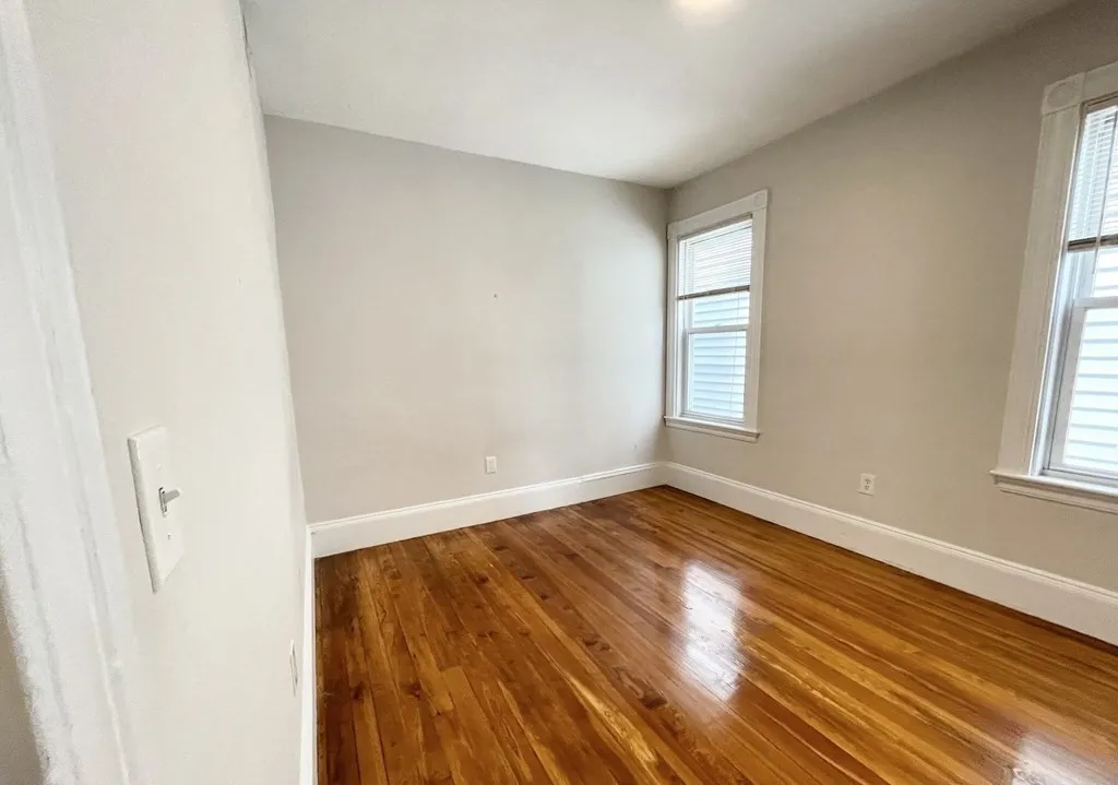3 bed, 1 bath apartment for rent at 108 Buttonwood Unit 2, Dorchester — photo 6 of 10