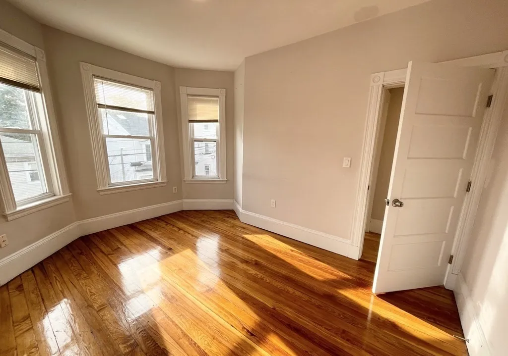 3 bed, 1 bath apartment for rent at 108 Buttonwood Unit 2, Dorchester — photo 3 of 10
