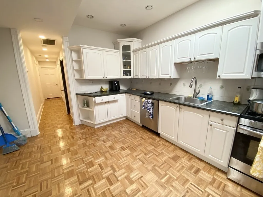 3 bed, 1 bath apartment for rent at 108 Buttonwood Unit 3, Boston — photo 2 of 10