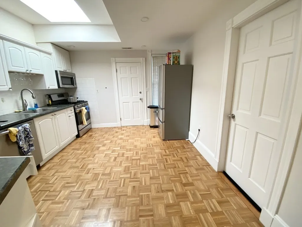 3 bed, 1 bath apartment for rent at 108 Buttonwood Unit 3, Boston — photo 4 of 10