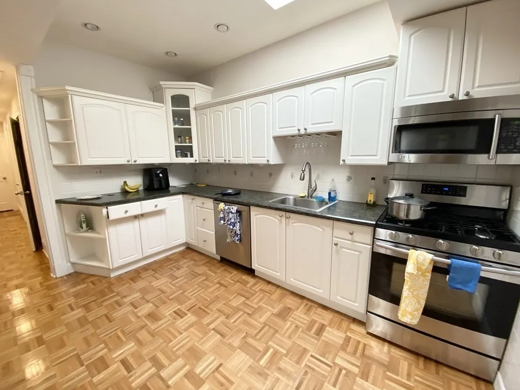 3 bed, 1 bath apartment for rent at 108 Buttonwood Unit 3, Boston — photo 1 of 10