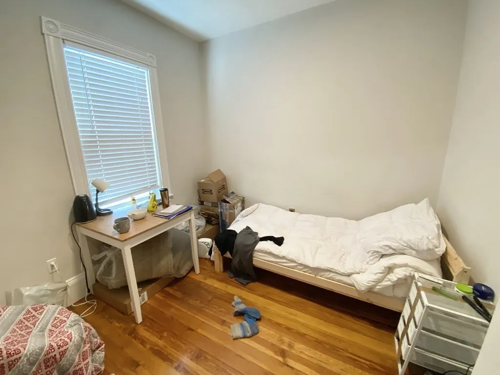 3 bed, 1 bath apartment for rent at 108 Buttonwood Unit 3, Boston — photo 5 of 10