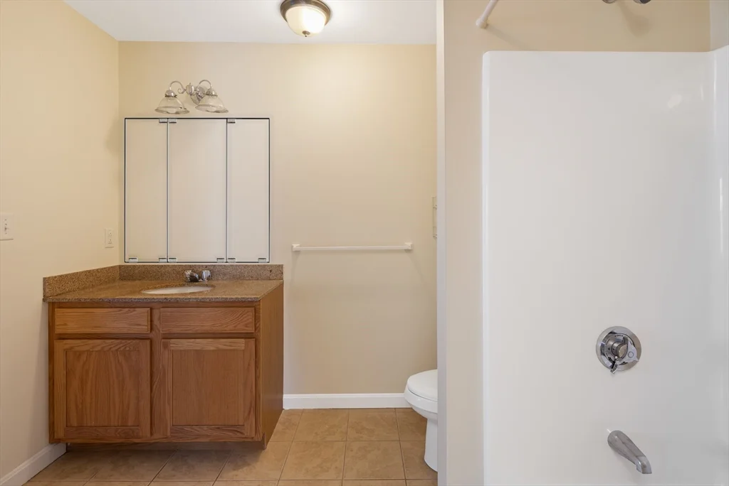 2 bed, 1 bath apartment for rent at 108 California Ave Unit 201, West Quincy — photo 4 of 6