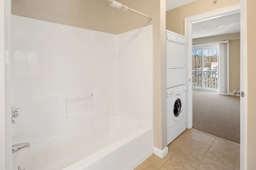 2 bed, 1 bath apartment for rent at 108 California Ave Unit 201, West Quincy — photo 5 of 6