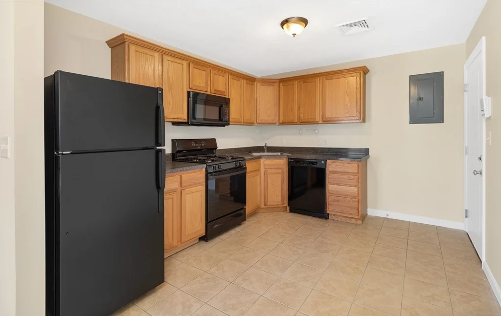 2 bed, 1 bath apartment for rent at 108 California Ave Unit 303, West Quincy — photo 4 of 11