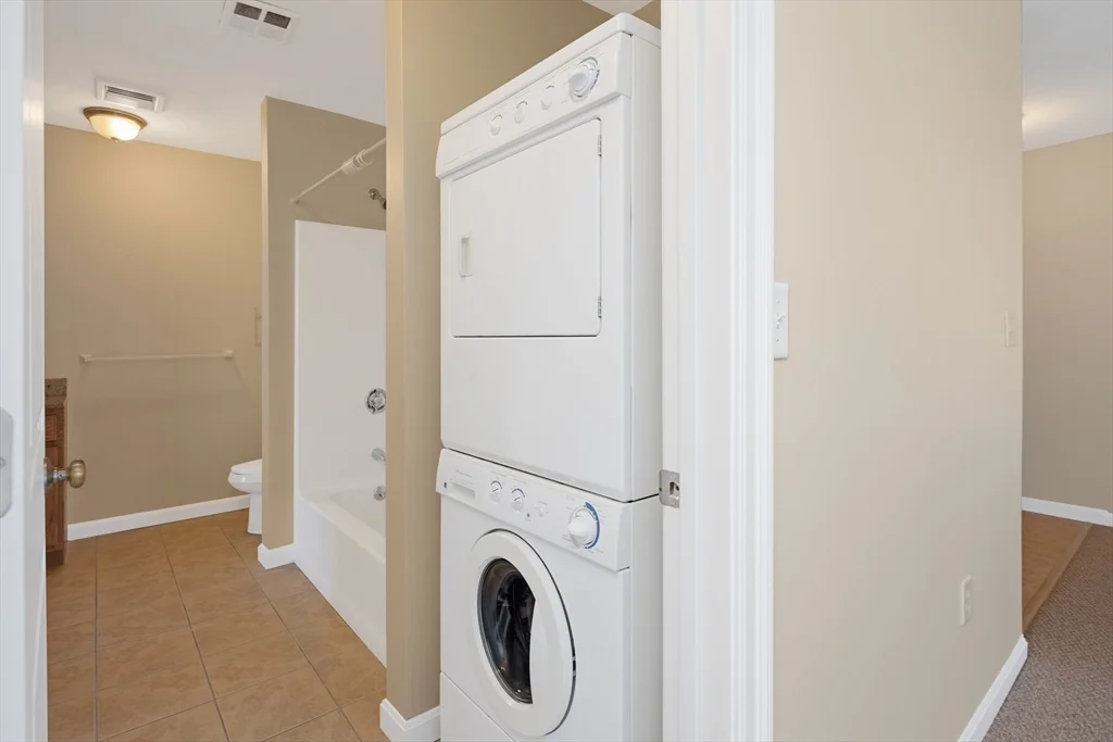 2 bed, 1 bath apartment for rent at 108 California Ave Unit 303, West Quincy — photo 10 of 11
