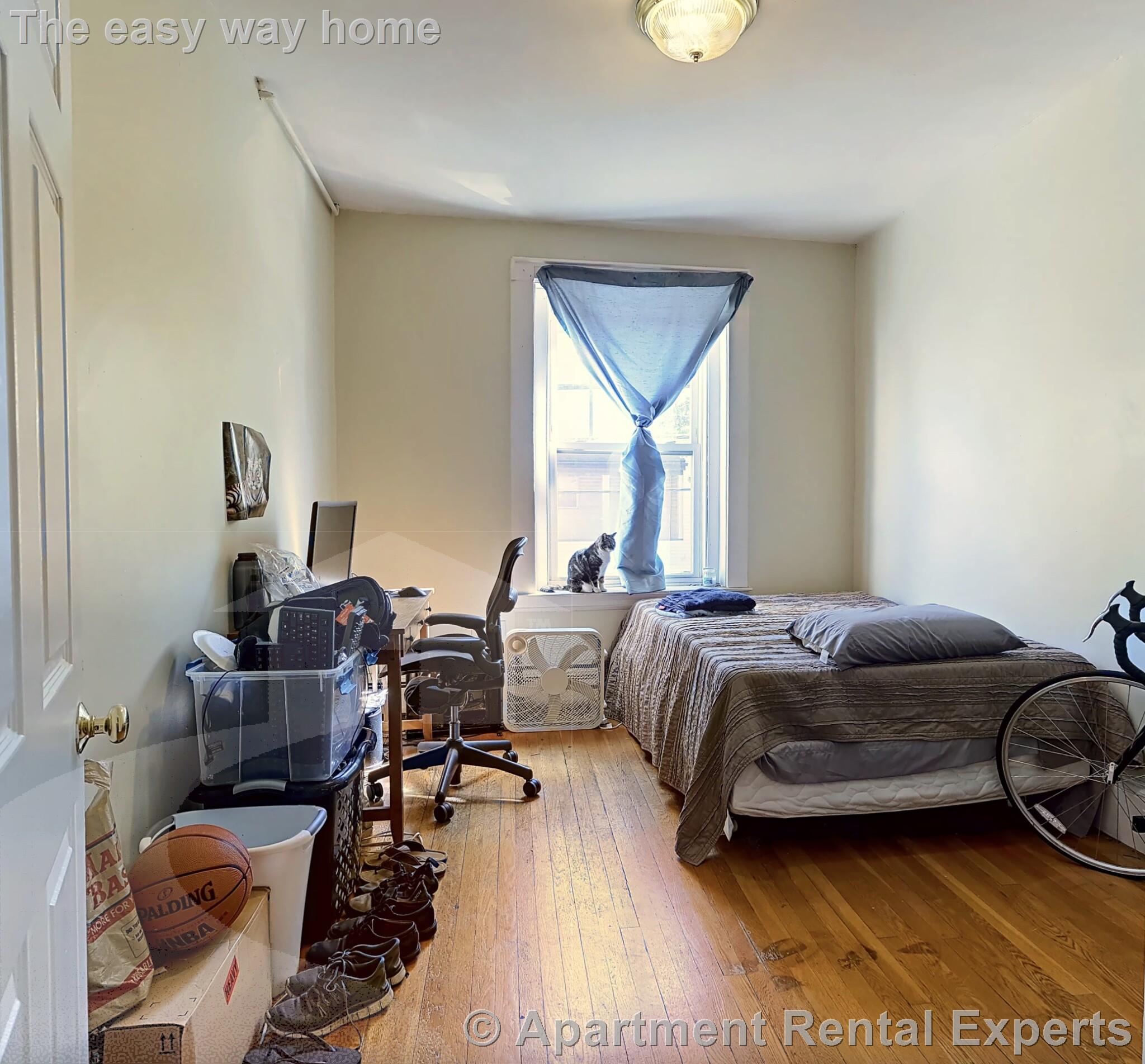 4 bed, 1 bath apartment for rent at 108 Central St Unit 2L, Spring Hill — photo 7 of 8