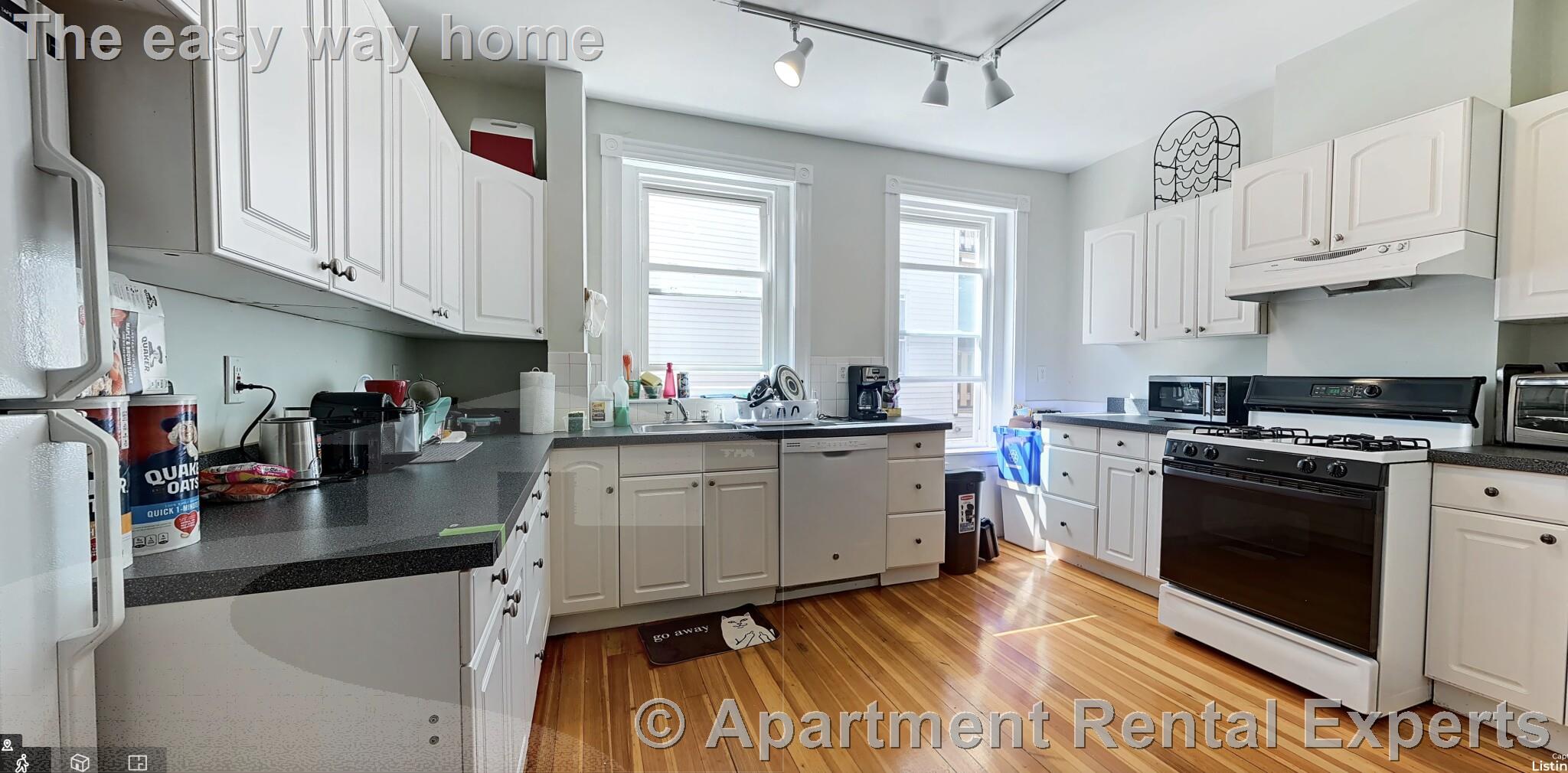4 bed, 1 bath apartment for rent at 108 Central St Unit 2L, Spring Hill — photo 1 of 8