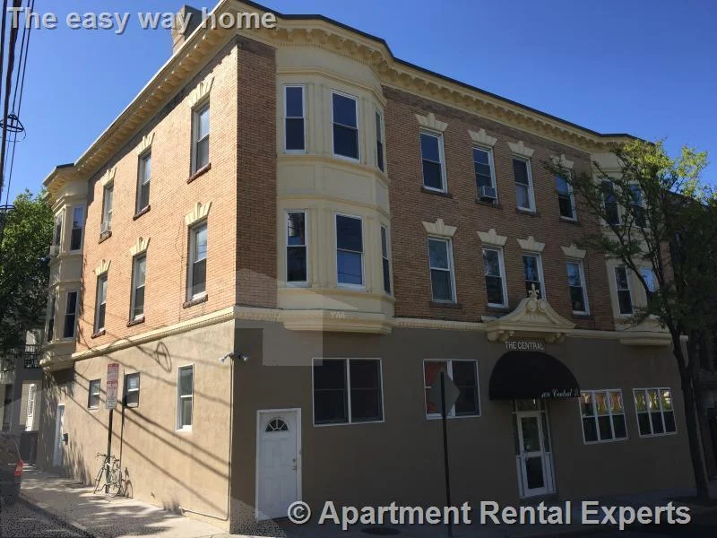 4 bed, 1 bath apartment for rent at 108 Central St Unit 3R, Spring Hill — photo 12 of 12
