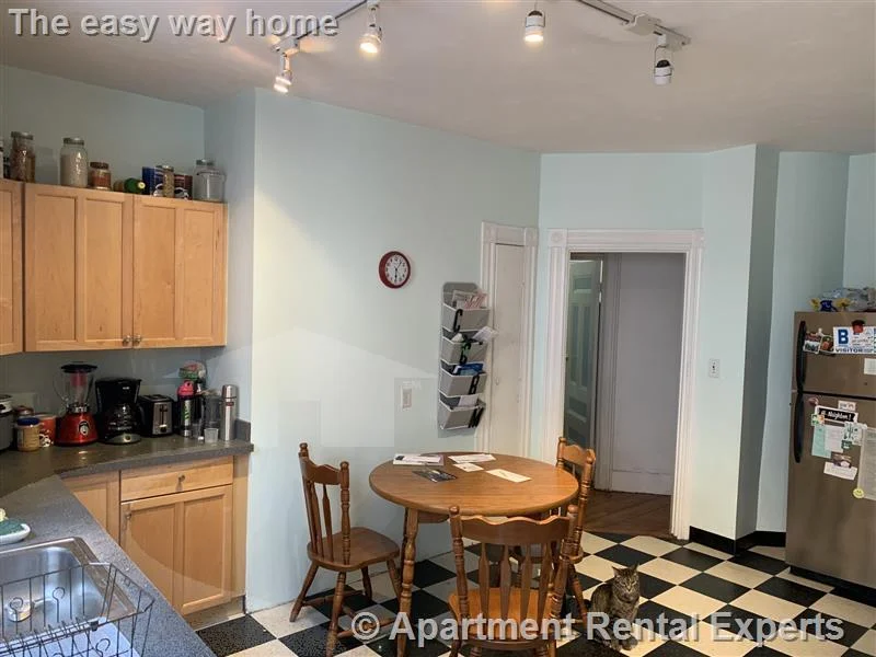 4 bed, 1 bath apartment for rent at 108 Central St Unit 3R, Spring Hill — photo 2 of 12
