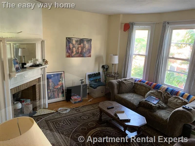 4 bed, 1 bath apartment for rent at 108 Central St Unit 3R, Spring Hill — photo 3 of 12
