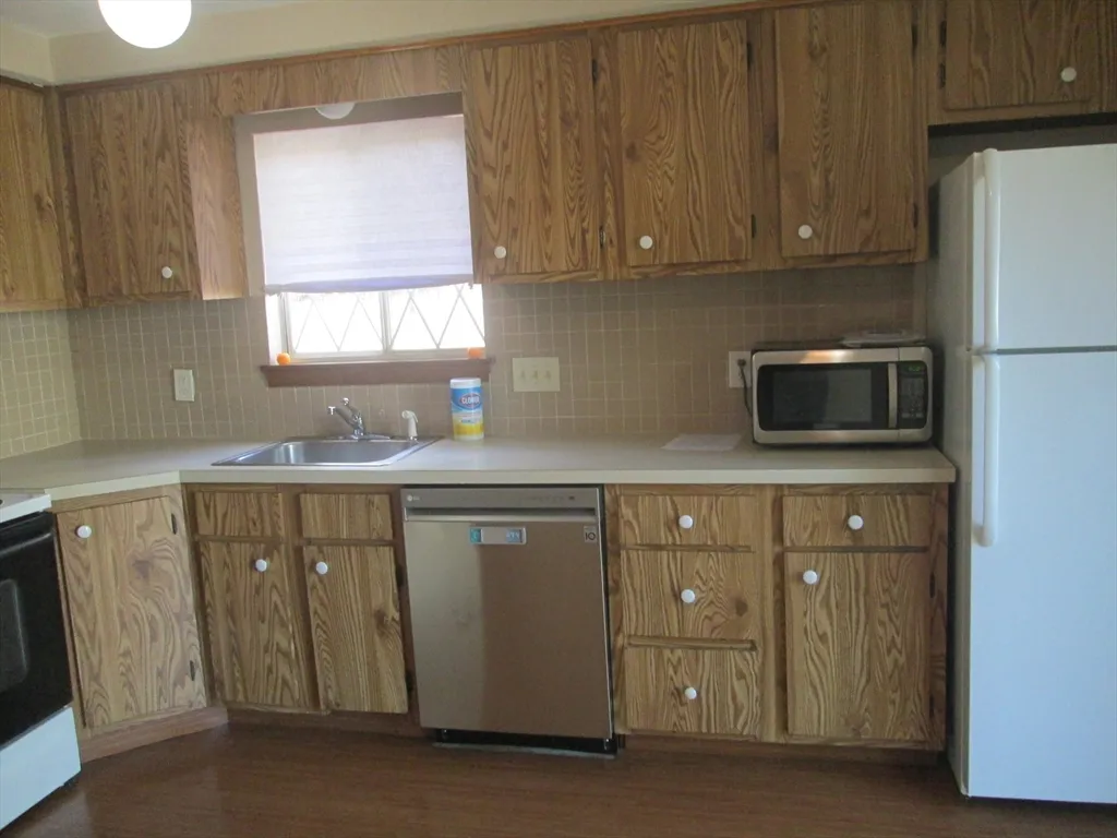 2 bed, 1 bath apartment for rent at 108 Clark St Unit 1, Belmont — photo 3 of 8
