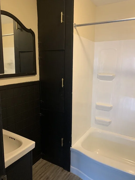 1 bed, 1 bath apartment for rent at 108 Elmwood Unit 2, Swansea — photo 10 of 15