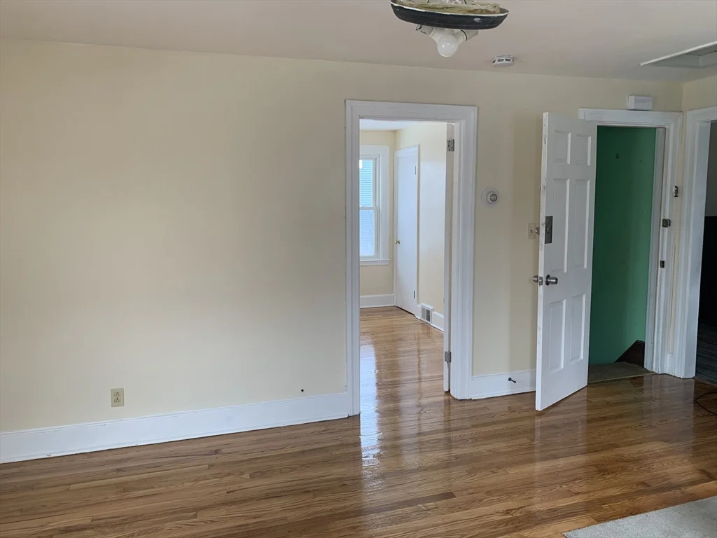 1 bed, 1 bath apartment for rent at 108 Elmwood Unit 2, Swansea — photo 6 of 15