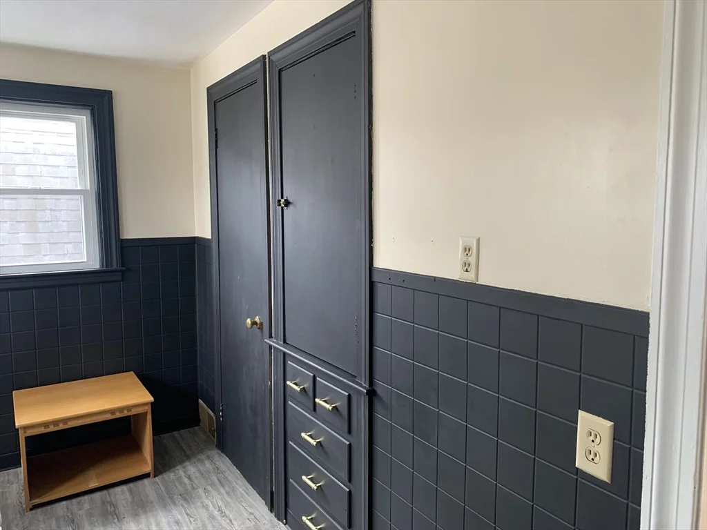 1 bed, 1 bath apartment for rent at 108 Elmwood Unit 2, Swansea — photo 4 of 15