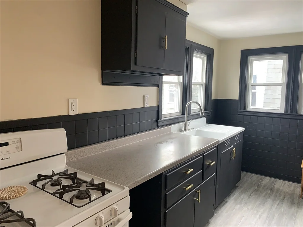 1 bed, 1 bath apartment for rent at 108 Elmwood Unit 2, Swansea — photo 1 of 15
